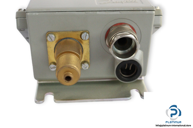 danfoss-KPS35-060-3100-pressure-switch-(used)-1