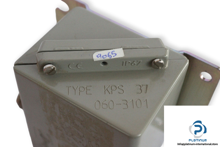 danfoss-KPS37-060-3101-pressure-switch-(used)-1