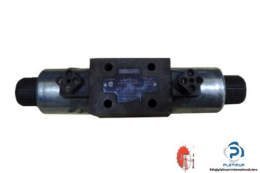 DENISON-4D02-3208-0302-B1G0Q-PILOT-OPERATED-DIRECTIONAL-VALVE_675x450.jpg