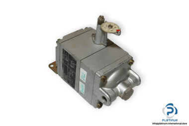 eckardt-6191910-pneumatic-computing-relay-used