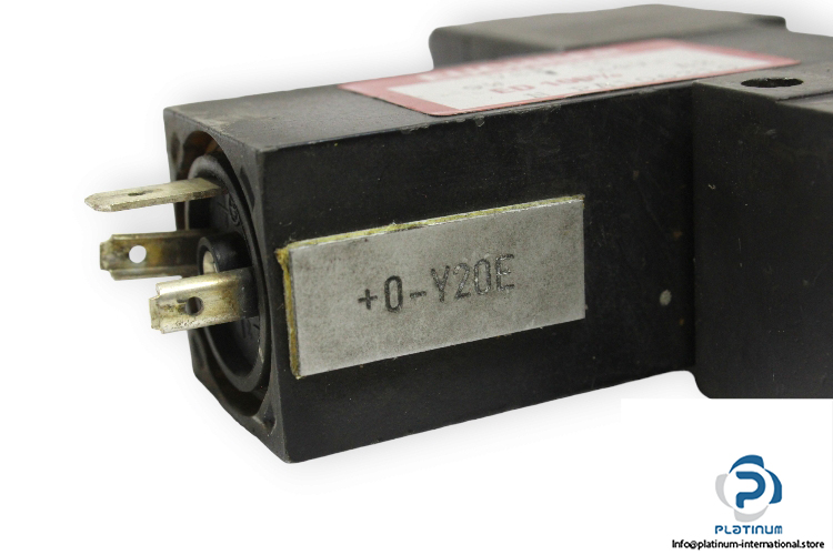 euchner-NZ1VZ-528E3VSE04-safety-switch-(used)-1