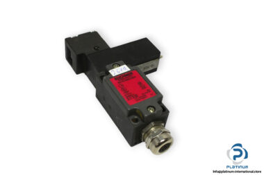 euchner-NZ1VZ-528E3VSE04-safety-switch-(used)