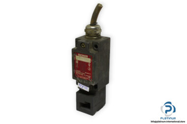 euchner-NZ1VZ-538-E-safety-switch-(used)