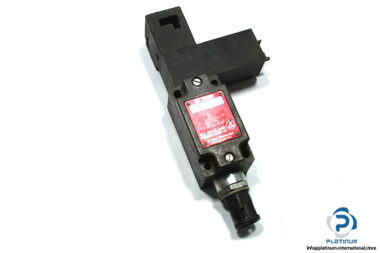 euchner-NZ1VZ-538-D1_VSM09-safety-switch-with-separate-‎actuator