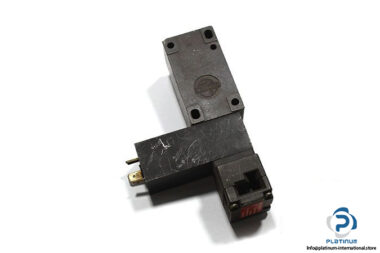 euchner-nz1vz-538-d3_vsm07-safety-switch-with-separate-%e2%80%8eactuator-1