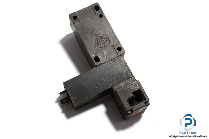 euchner-nz1vz-538-d3_vsm09-safety-switch-with-separate-%e2%80%8eactuator-1