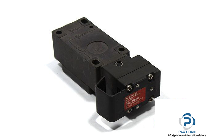 euchner-nz1vz-538e-mc1233-safety-switch-1