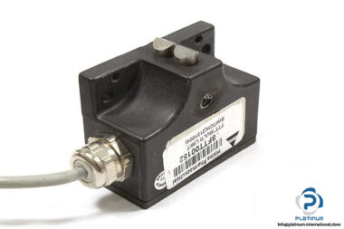 EUCHNER-SN02D12-502-MC1856-MULTIPLE-LIMIT-SWITCH3_675x450.jpg