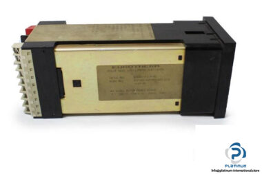 EUROTHERM-810-003-065-002-613-12-0-0-09-00-TEMPERATURE-CONTROLLER3_675x450.jpg