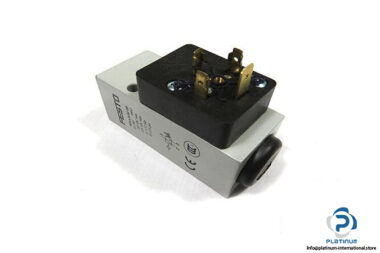 festo-161760-pressure-switch3_675x450.jpg