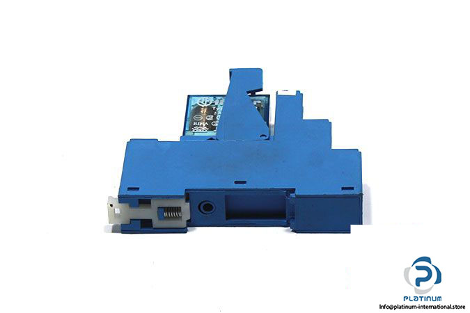 finder-40-52-relay-with-95-05-socket-1