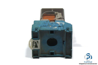 finder-60-13-electromagnetic-relay-with-socket-1