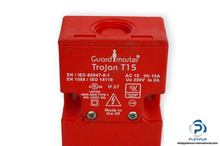 guard-master-TROJAN-T15-safety-interlock-switch-(new)-1