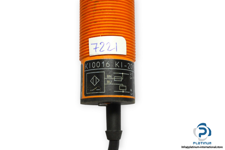 ifm-KI0016-capacitive-sensor-used-2