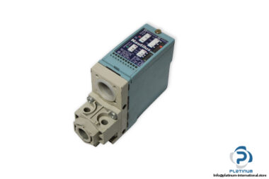 telemecanique-XML-B010A2S11-electromechanical-pressure-sensor-used