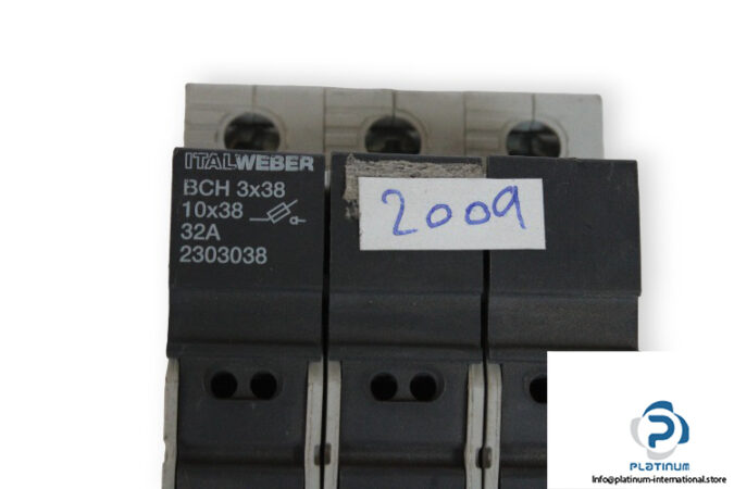 italweber-bch-3x38-2303038-cylindrical-fuse-holder-used-2
