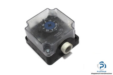 johnson-controls-P233A-4-AA-differential-pressure-switch