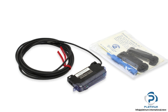 keyence-FS-M2P-digital-fiber-optic-sensor-2