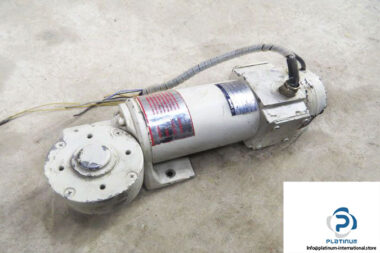 Lenze-pm-13.121.55.4.5.6-servo-motor