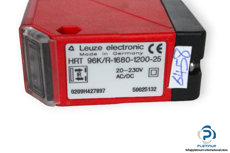 leuze-HRT-96K_R-1680-1200-25-diffuse-sensor-with-background-suppression-used-2