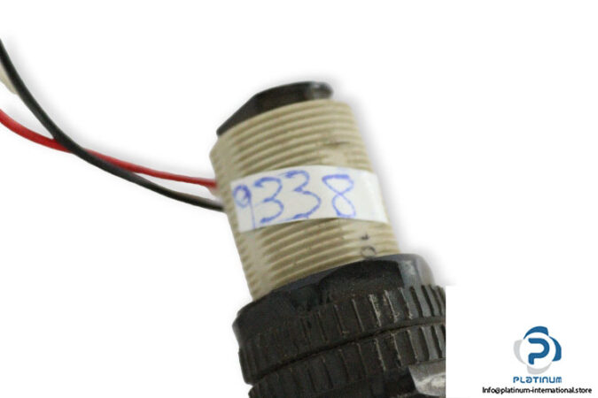 matsushita-MF18-D10AB-DC5-24V-photoelectric-sensor-used-3