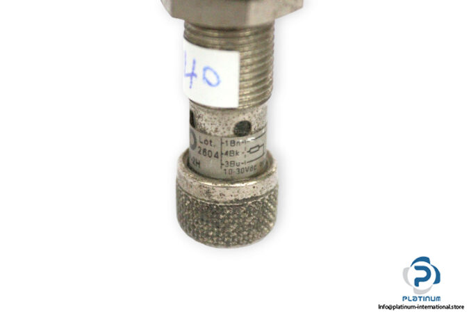 micro-detectors-AM6_AP-2H-inductive-sensor-used-4