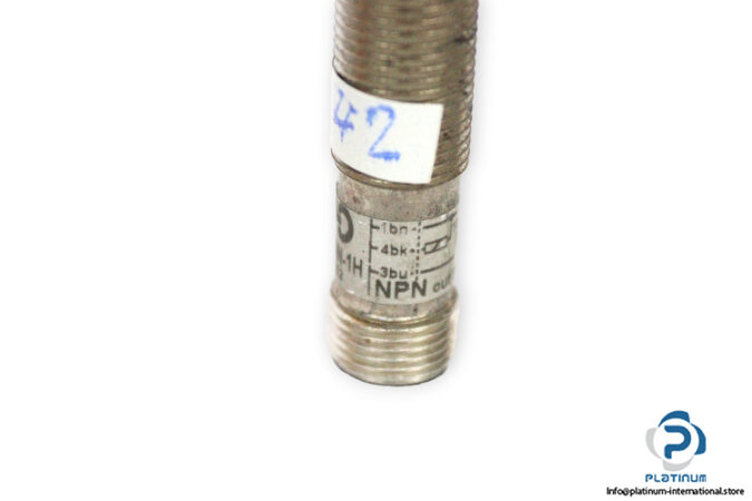 micro-detectors-MM2_AN-1H-photoelectric-diffuse-sensor-used-4