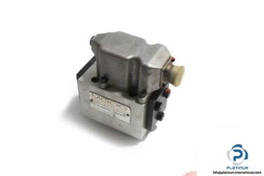 moog-d631-271c-servo-control-valve