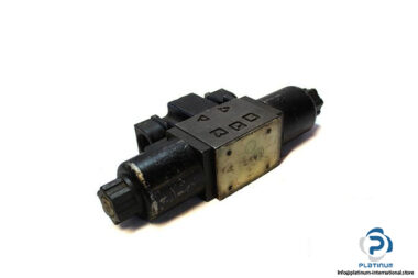 nachi-ss-g01-e3x-r-d2-20-solenoid-operated-directional-valve-2