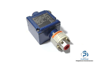 neo-dyn-100P42CC4S-adjustable-pressure-switch