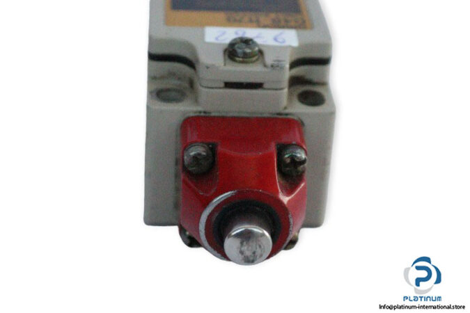 omron-D4B-1170-safety-limit-switch-used-3
