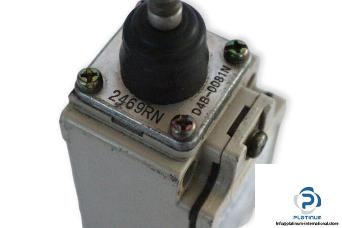 omron-D4B-1181N-safety-limit-switch-(used)-2