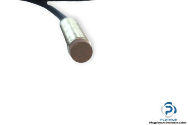 omron-DW-AD-611-inductive-sensor-(used)-1