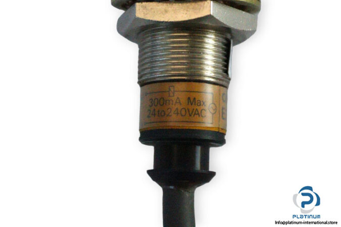 omron-E2E-X5Y1-G-inductive-sensor-(Used)-2