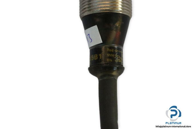 omron-E2EV-X5B1-inductive-sensor-used-4