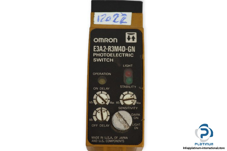 omron-E3A2-R3M4D-GN-retroreflective-sensor-(Used)-1
