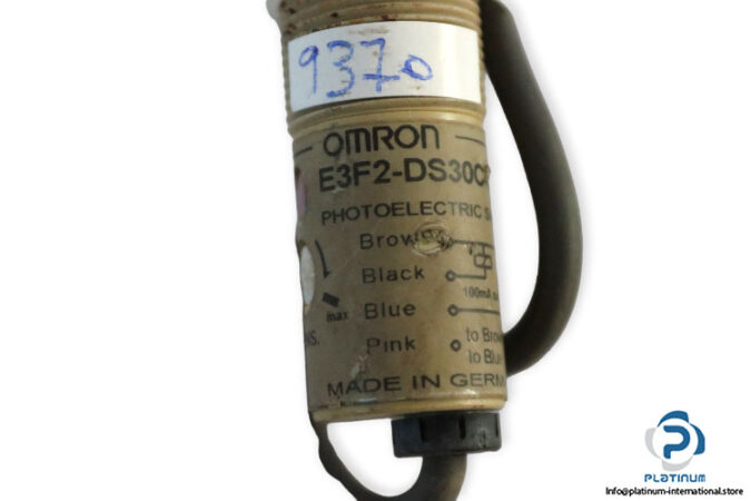 omron-E3F2-DS30C4-photoelectric-diffuse-reflective-sensor-used-4