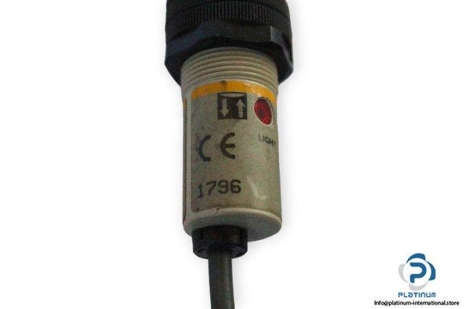omron-E3F2-R2B4-photo-electric-sensor-(Used)-3