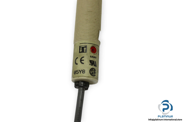 omron-E3F2-R2Z2-photoelectric-retroreflective-sensor-used-2