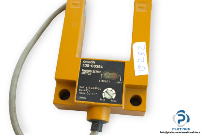 omron-E3S-GS3E4-photoelectric-sensor-(used)-3