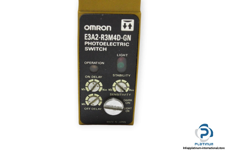 omron-e3a2-r3m4d-gn-photoelectric-switch-new-1