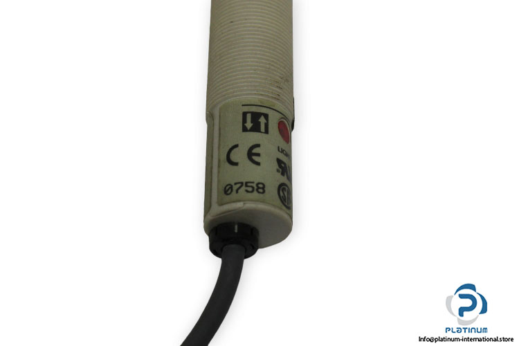 omron-e3f2-ds10z1-n-photoelectric-sensor-used-1