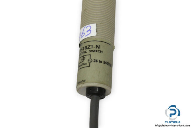 omron-e3f2-ds10z1-n-photoelectric-sensor-used-3