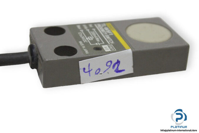 omron-tl-w5f1-inductive-proximity-sensor-used-2