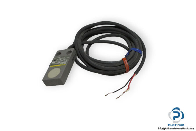 omron-tl-w5f1-inductive-proximity-sensor-used