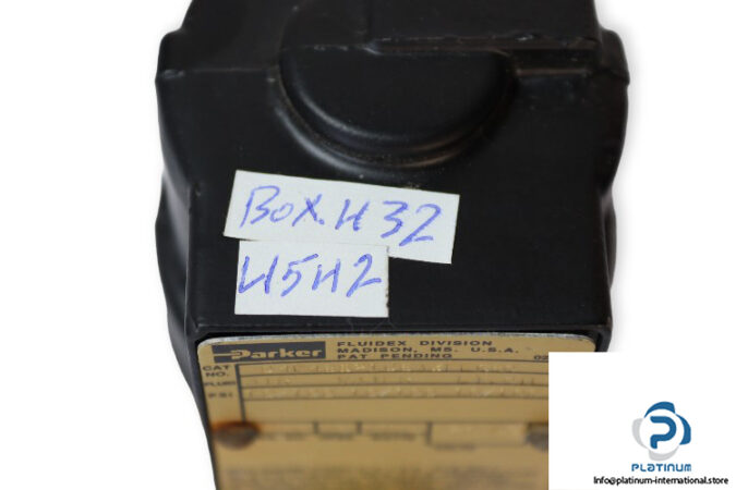 parker-04F48S2106A3FEC80-pneumatic-piston-piloted-solenoid-valve-used-2