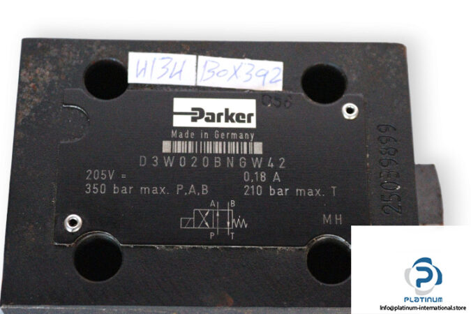 parker-D3W020BNGW42-directional-control-valve-used-3
