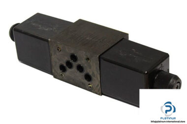 parker-d3w-11-c-jj-23-solenoid-operated-directional-valve-1