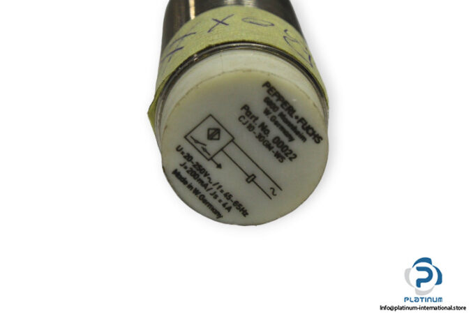 pepperl-fuchs-CJ10-30GM-WS-capacitive-sensor-used-3