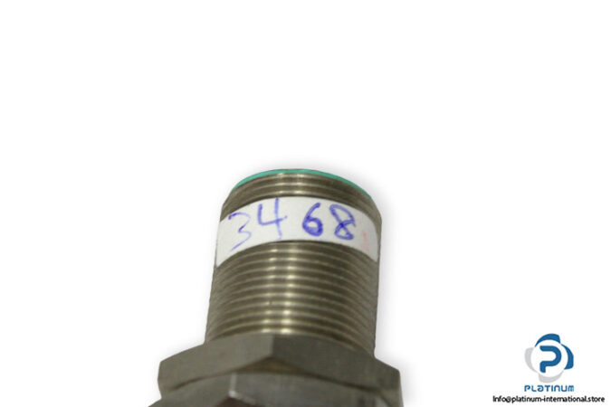 pepperl-fuchs-CJ8-18GM-E2-capacitive-sensor-used-2